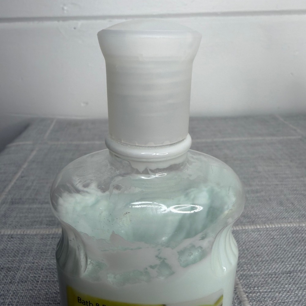 VTG Bath & Body Works Pleasures Cucumber Melon Body Lotion 8oz Original 80% Full - Picture 5 of 8